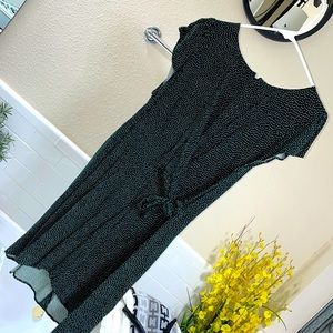 LOFT Dark green / white pattern Faux Wrap dress . NEW condition .SZ 14